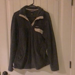 Dark gray Patagonia fleece pullover with cream accent. XL